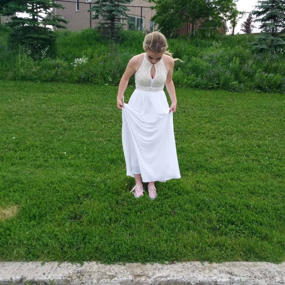 Dress - Picture 8 of 8